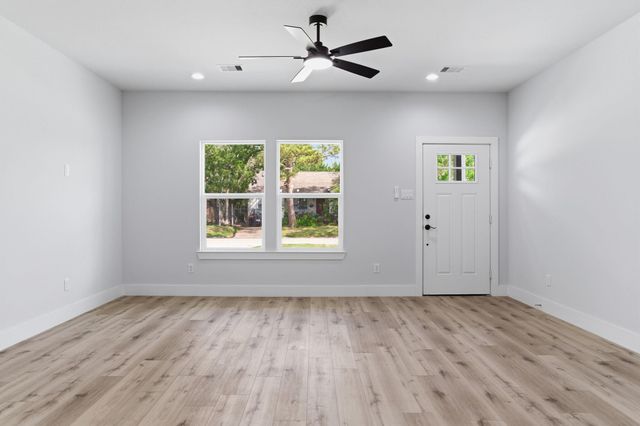 7040 Kinney Street, Houston, TX 77087