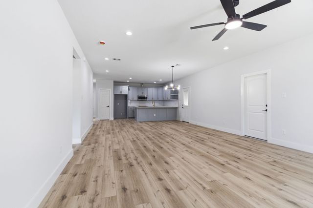 7040 Kinney Street, Houston, TX 77087