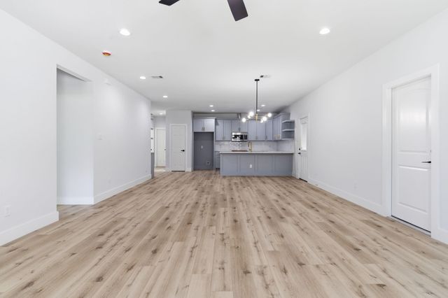 7040 Kinney Street, Houston, TX 77087