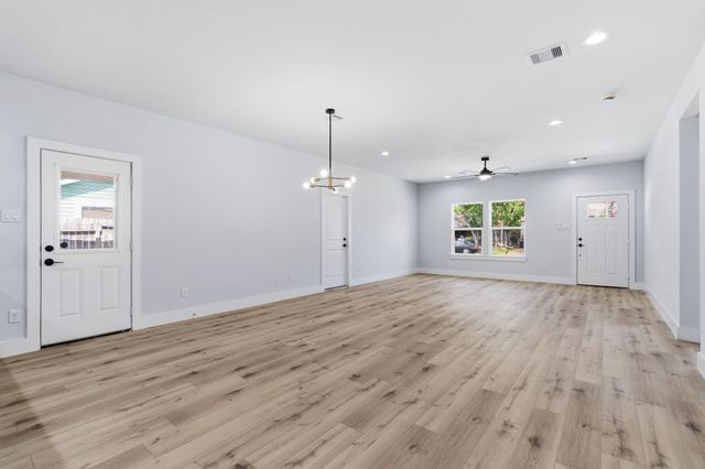 7040 Kinney Street, Houston, TX 77087