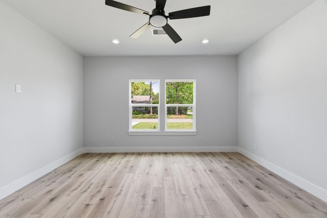 7040 Kinney Street, Houston, TX 77087