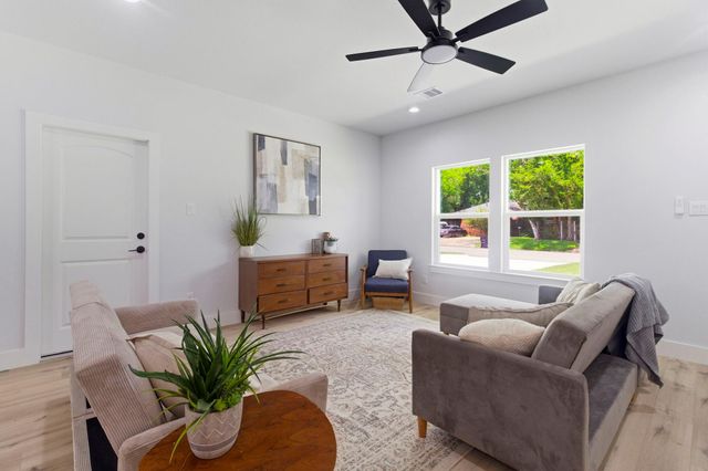 7040 Kinney Street, Houston, TX 77087