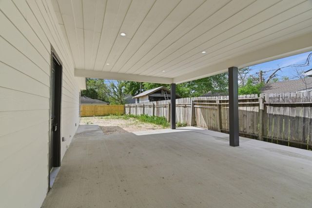 7040 Kinney Street, Houston, TX 77087
