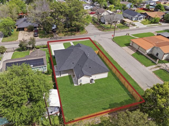 7040 Kinney Street, Houston, TX 77087