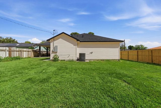 7040 Kinney Street, Houston, TX 77087