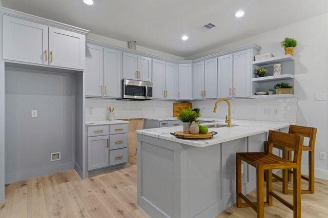 7040 Kinney Street, Houston, TX 77087