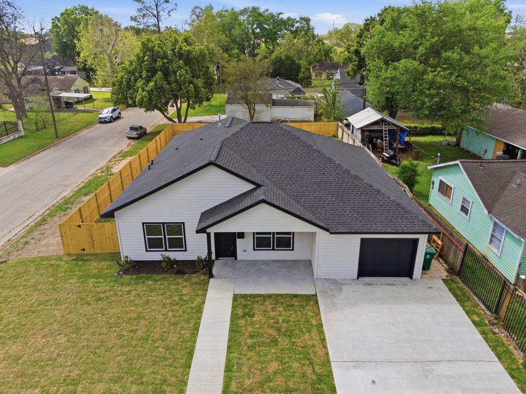 7040 Kinney Street, Houston, TX 77087