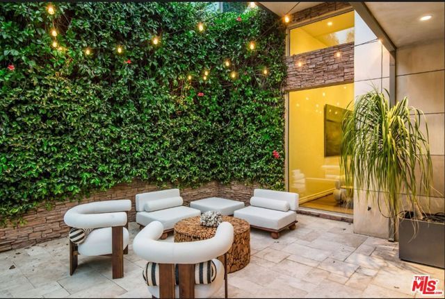 3685 Mandeville Canyon Road, Los Angeles, CA 90049