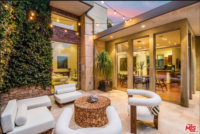 3685 Mandeville Canyon Road, Los Angeles, CA 90049