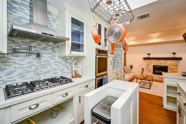 10346 Carlow Lane, La Porte, TX 77571