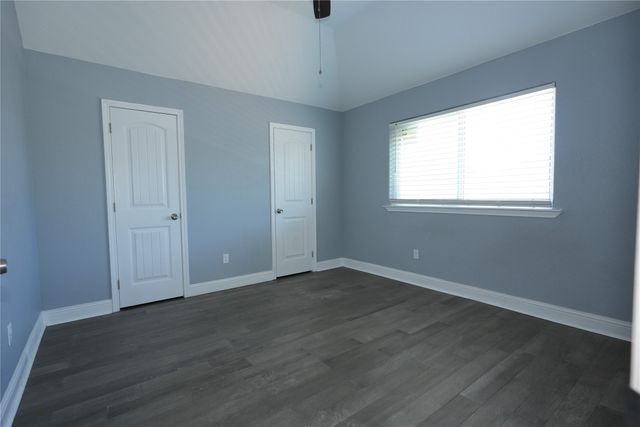 1240 Kensington Drive, Desoto, TX 75115
