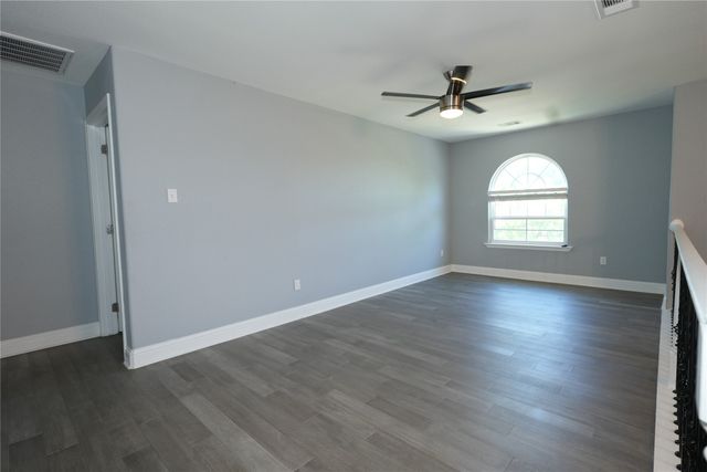 1240 Kensington Drive, Desoto, TX 75115