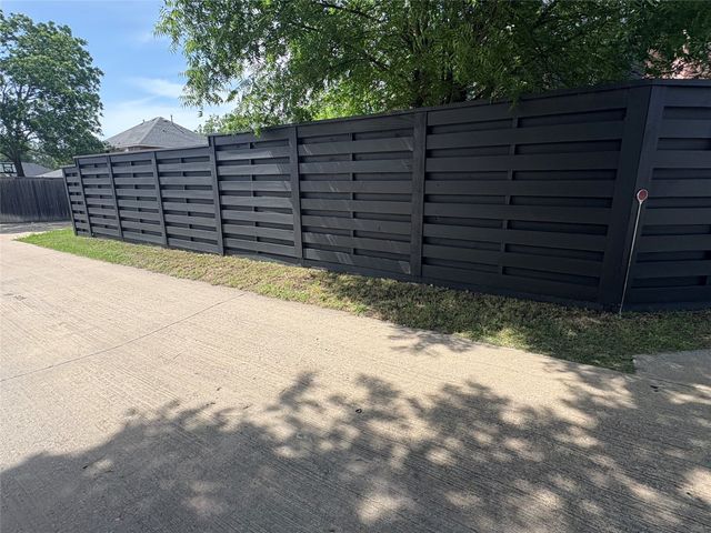 1240 Kensington Drive, Desoto, TX 75115