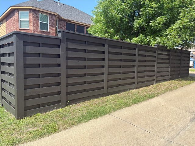 1240 Kensington Drive, Desoto, TX 75115