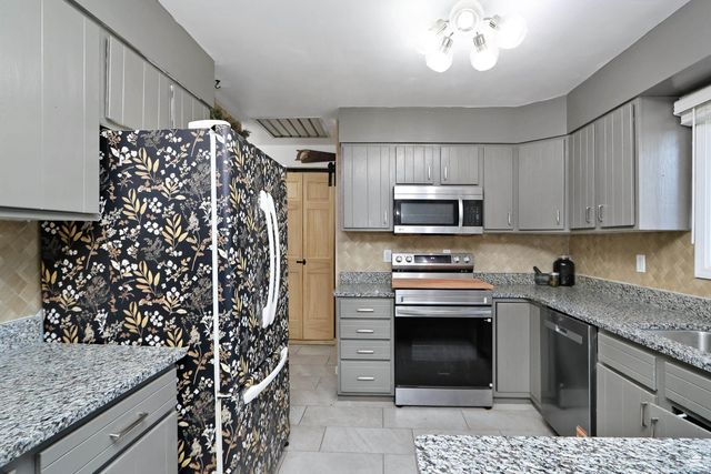 3460 Treesmill Drive, Manhattan, KS 66503