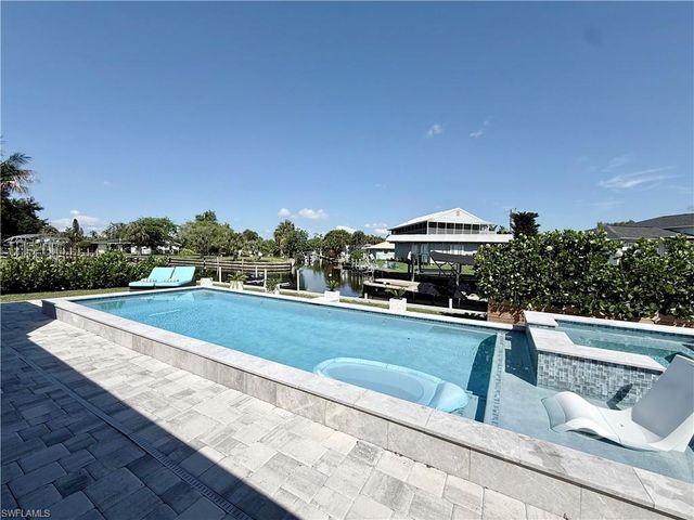 122 E North Shore AVE, North Fort Myers, FL 33917