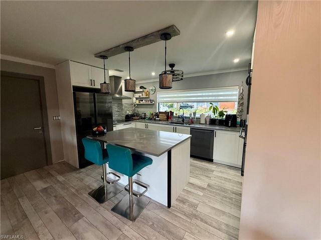 122 E North Shore AVE, North Fort Myers, FL 33917