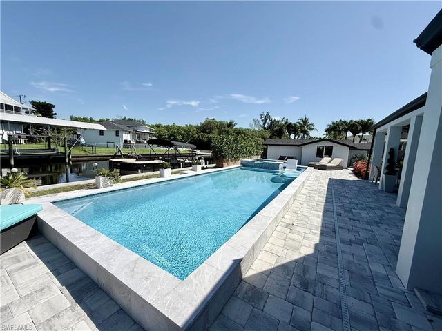 122 E North Shore AVE, North Fort Myers, FL 33917
