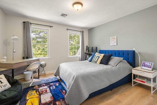 23 Falcon Ridge Dr, Hopkinton, MA 01748
