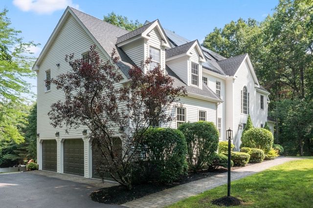 23 Falcon Ridge Dr, Hopkinton, MA 01748