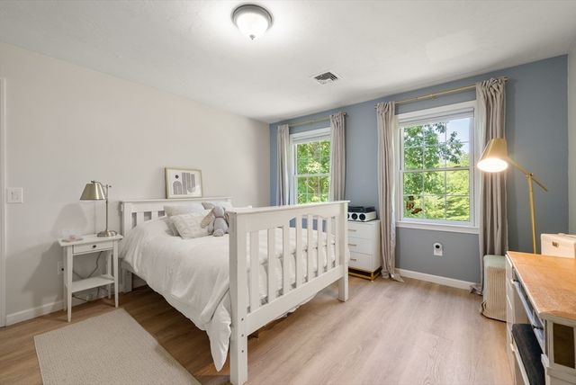 23 Falcon Ridge Dr, Hopkinton, MA 01748