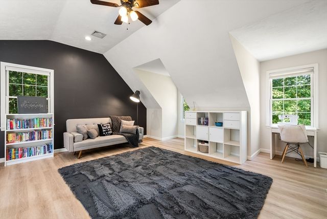 23 Falcon Ridge Dr, Hopkinton, MA 01748