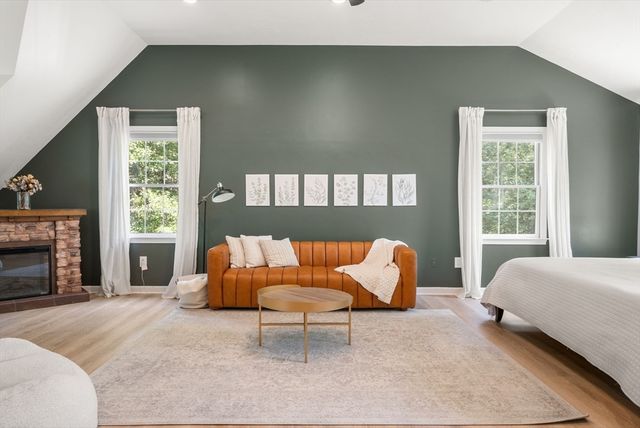 23 Falcon Ridge Dr, Hopkinton, MA 01748