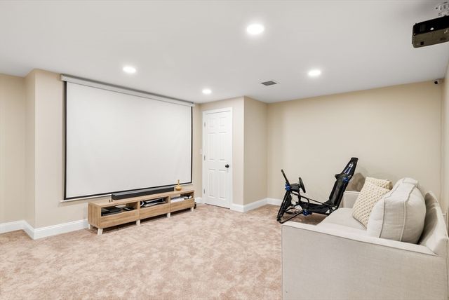 23 Falcon Ridge Dr, Hopkinton, MA 01748