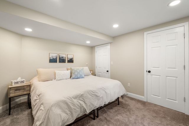 23 Falcon Ridge Dr, Hopkinton, MA 01748