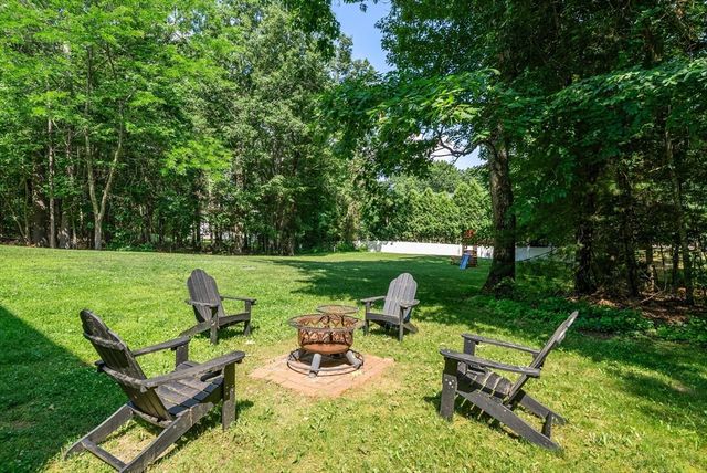 23 Falcon Ridge Dr, Hopkinton, MA 01748