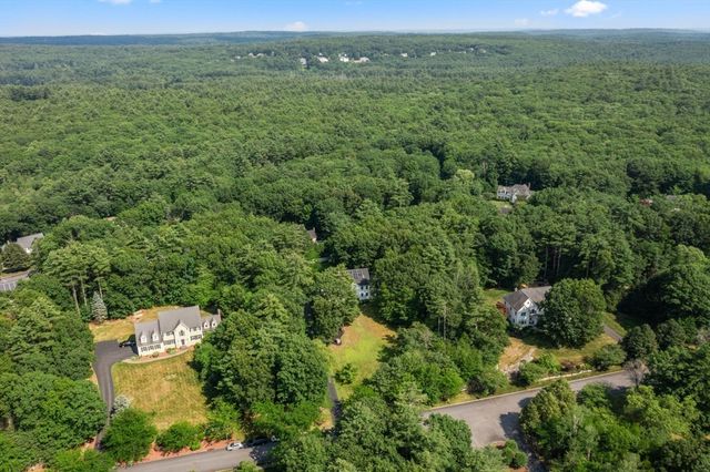 23 Falcon Ridge Dr, Hopkinton, MA 01748
