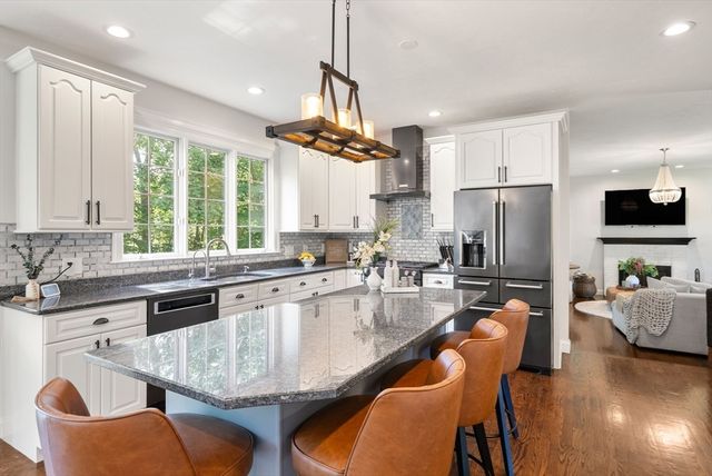 23 Falcon Ridge Dr, Hopkinton, MA 01748