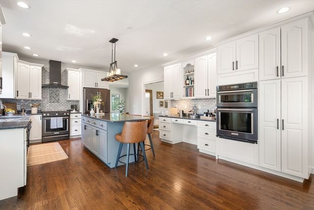 23 Falcon Ridge Dr, Hopkinton, MA 01748