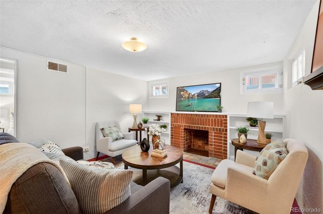 3176 W 39th Avenue, Denver, CO 80211