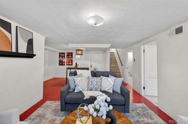 3176 W 39th Avenue, Denver, CO 80211