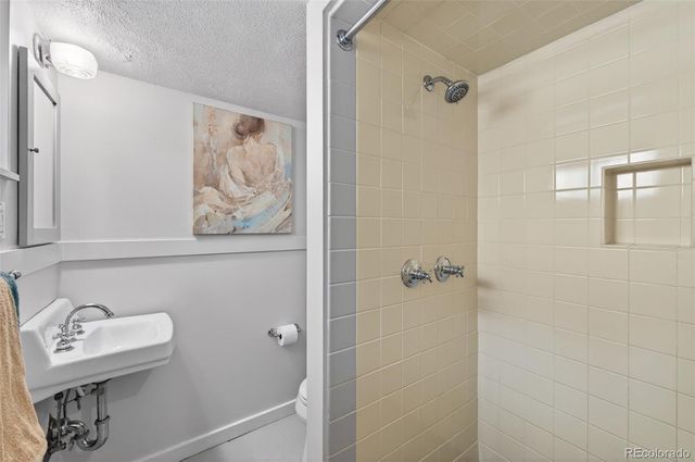 3176 W 39th Avenue, Denver, CO 80211