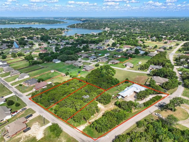 1305 W Chippewa Trail, Granbury, TX 76048