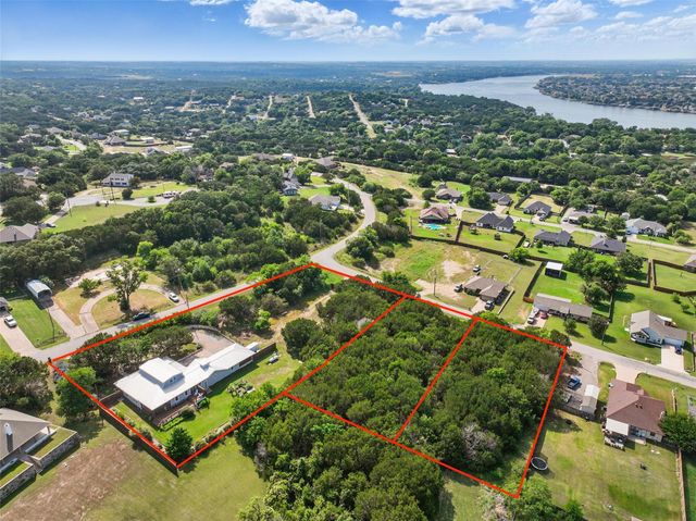 1305 W Chippewa Trail, Granbury, TX 76048