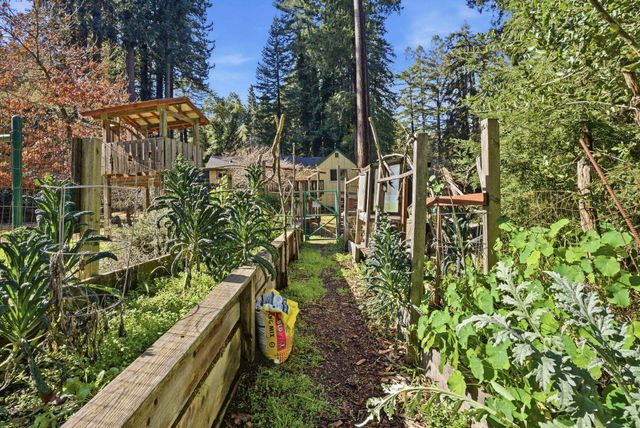 17741 Comanche Trl, Los Gatos, CA 95033