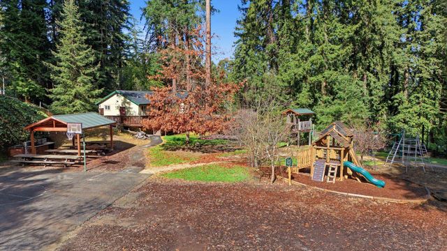 17741 Comanche Trl, Los Gatos, CA 95033