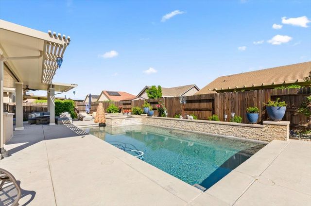 1809 Seabiscuit Way, Plumas Lake, CA 95961