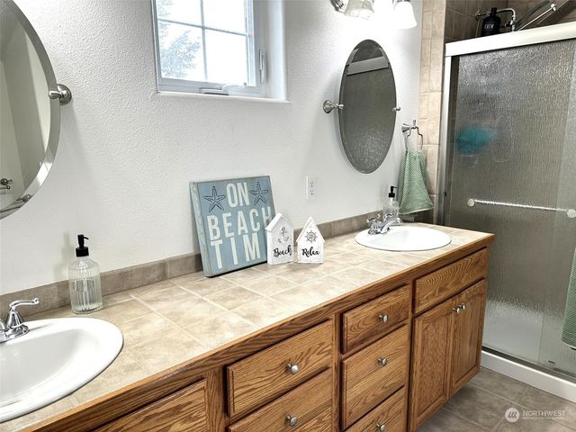 190 Ocean Shores Boulevard SW, Ocean Shores, WA 98569