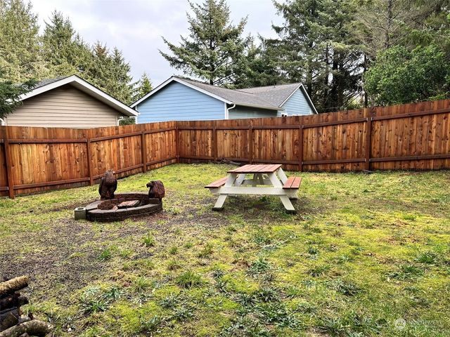 190 Ocean Shores Boulevard SW, Ocean Shores, WA 98569