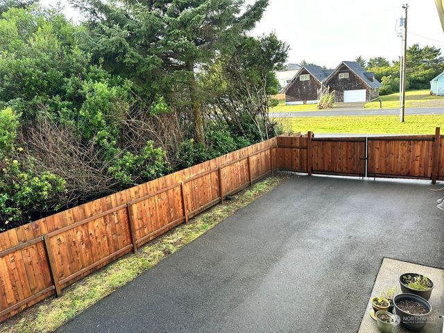 190 Ocean Shores Boulevard SW, Ocean Shores, WA 98569