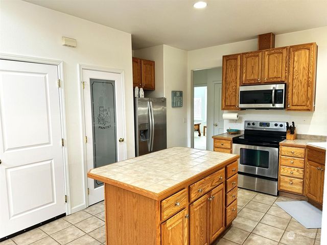 190 Ocean Shores Boulevard SW, Ocean Shores, WA 98569