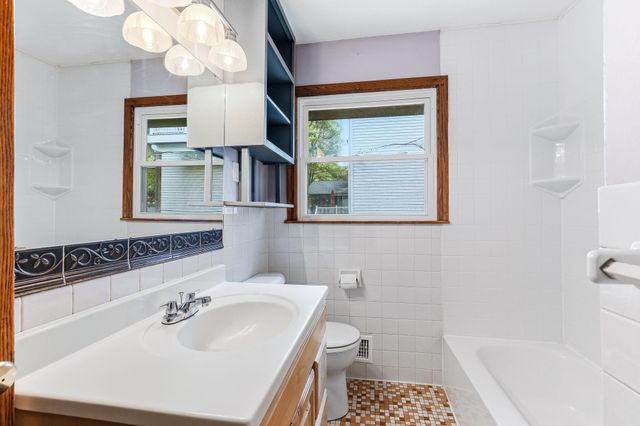 687 Dover Street NE, Fridley, MN 55432
