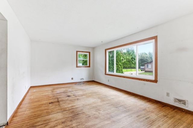 687 Dover Street NE, Fridley, MN 55432
