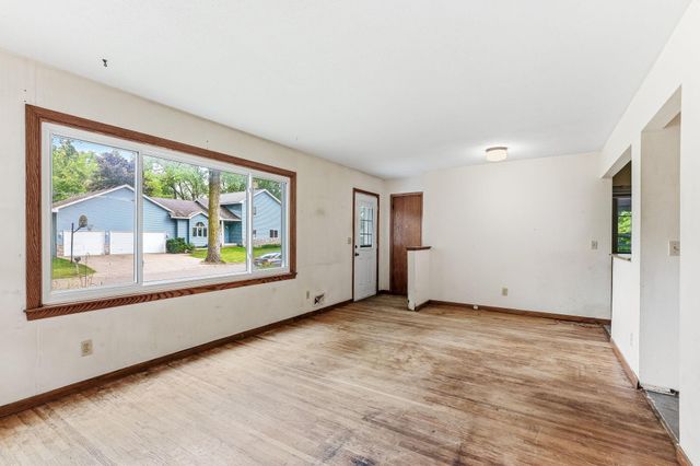687 Dover Street NE, Fridley, MN 55432