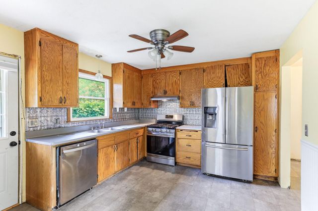 687 Dover Street NE, Fridley, MN 55432