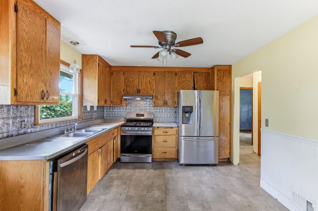 687 Dover Street NE, Fridley, MN 55432